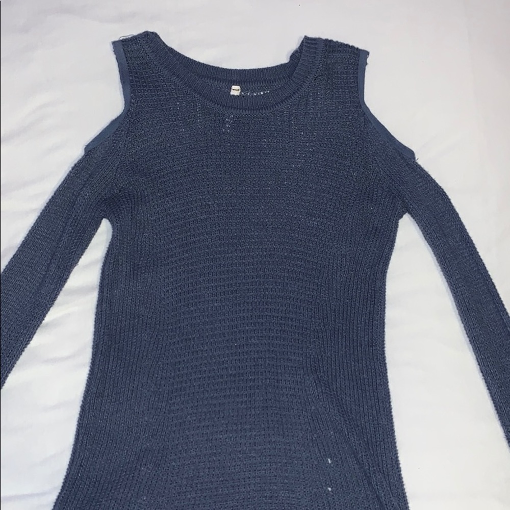blue sweater should cut out